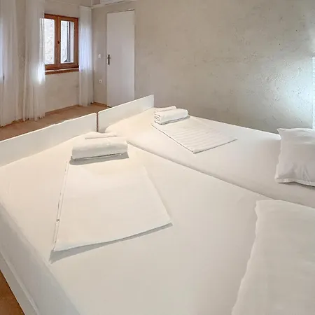 Ferienhaus Amazing In With Wifi Lopar